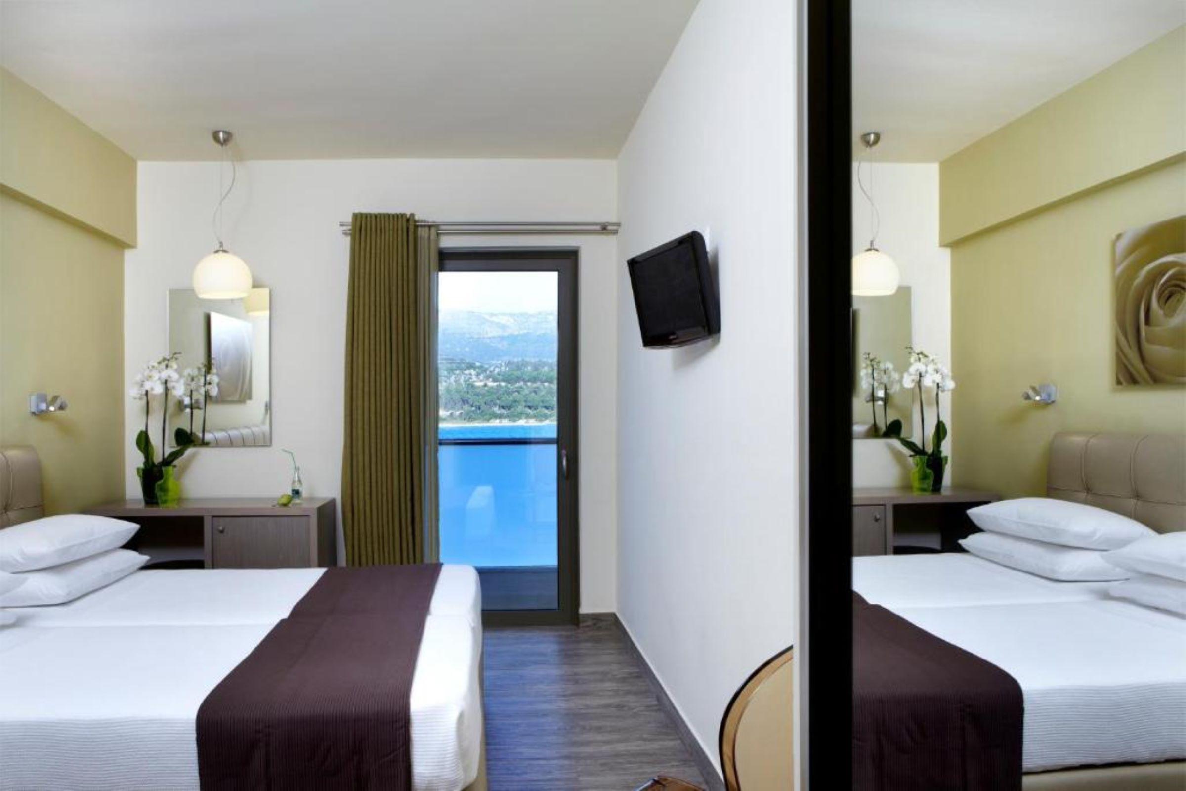 Mouikis Hotel Kefalonia อาร์กอสโตลี ภายนอก รูปภาพ